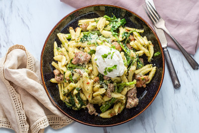 香肠Cavatelli Broccolini