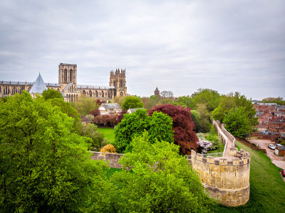 英国约克大教堂阴天鸟瞰图