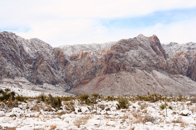 雪红岩峡谷