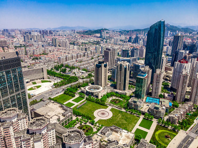 航拍青岛海岸线建筑景观天际线