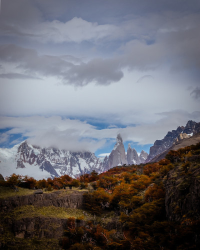 Cerro Torre攀登位于阿根廷埃尔查尔滕安第斯山脉