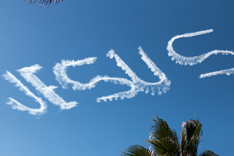 耶稣写在天空中