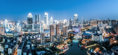 航拍江苏无锡，城市建筑景观，天际线夜景