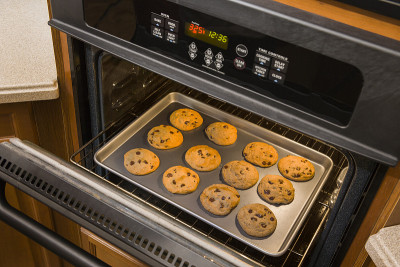 ChocolateChipCookiesInOven_2562