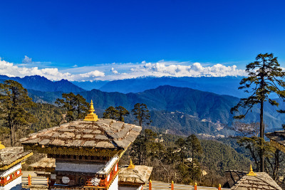 108多丘拉山口的纪念Chortens——不丹境内喜马拉雅山脉的山口，从廷布到普纳卡，不丹。