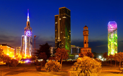 巴统奇迹公园的夜景