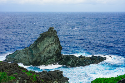 日本冲绳县石垣市流传的传说中的姐妹头石