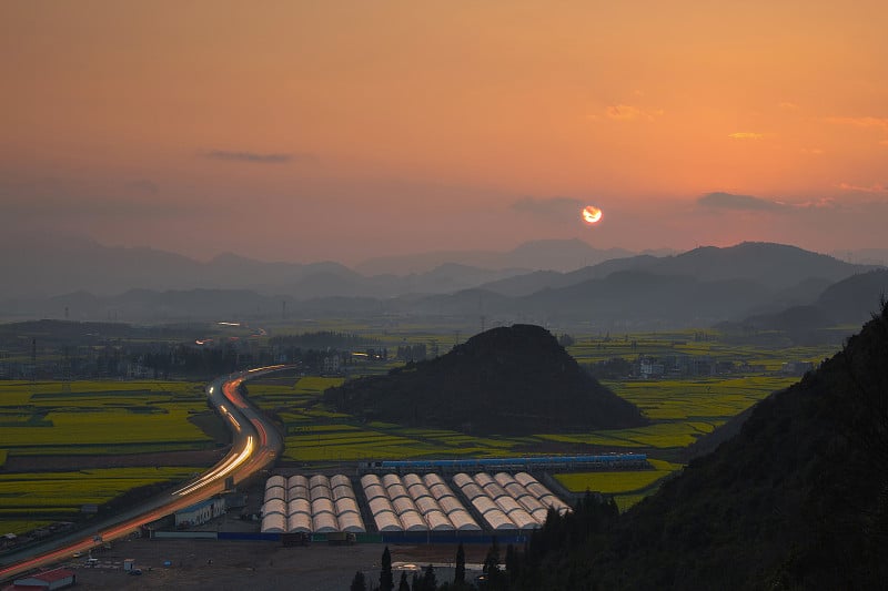 秋天高速公路