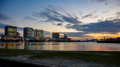 落日时分的台场海滨公园。