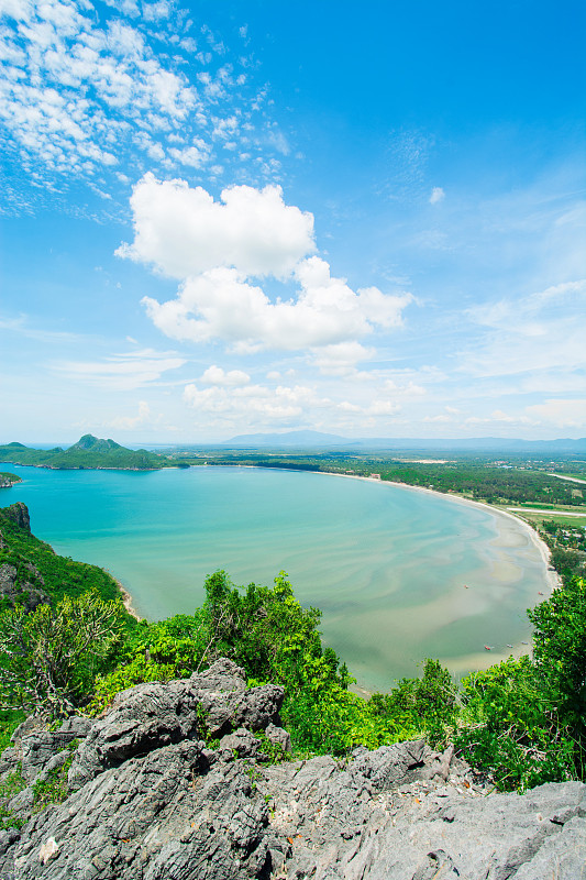 山峰上的海景