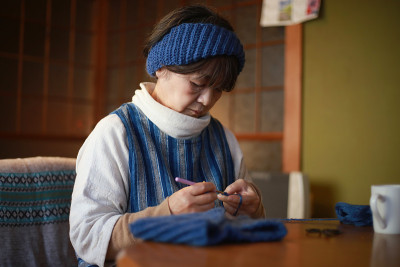女性手织颈项保暖