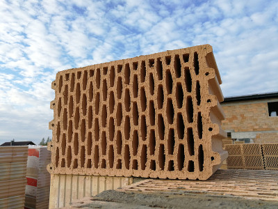 陶瓷砌块在建筑中接近