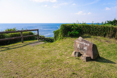 通往荒崎公园“日落山”的悬崖公路(神奈川县横须贺市荒崎海岸)