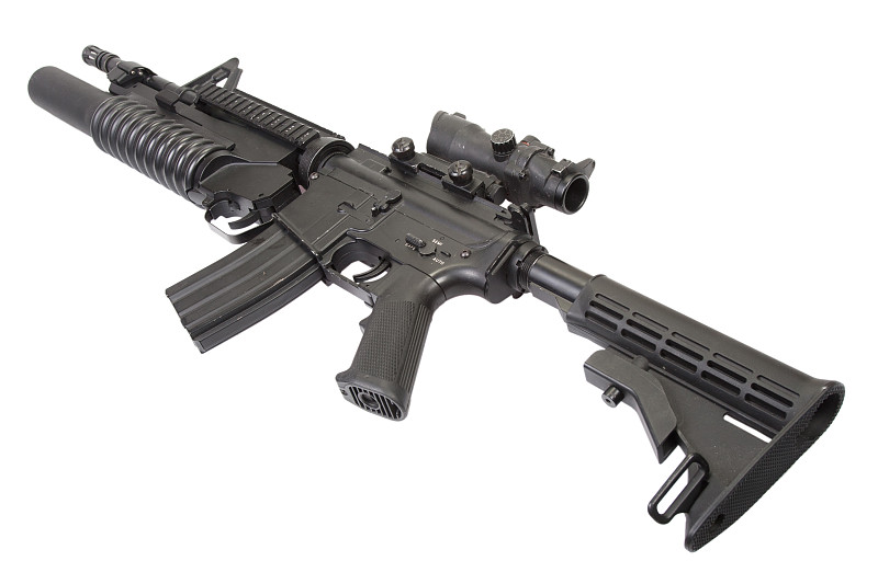 M4A1卡宾枪装备一个M203榴弹发射器
