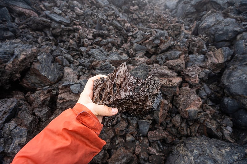 夏威夷火山国家公园黑色熔岩漩涡的特写