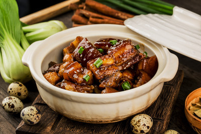 五花肉鹌鹑蛋(中餐)