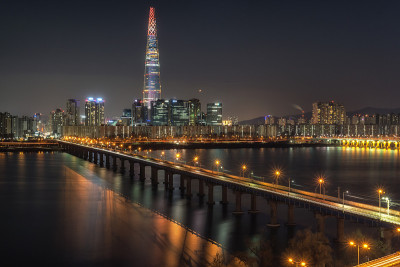 夜晚的乐天塔