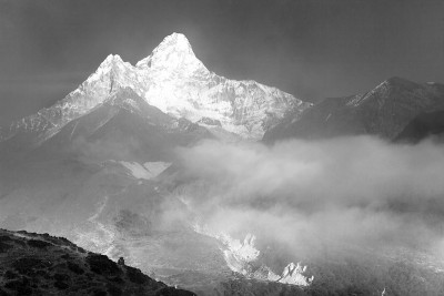 云中的阿玛达布兰山
