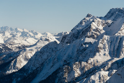 在俄罗斯索契，陡峭的雪山斜坡