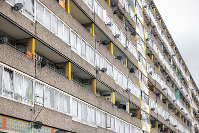 伦敦Aylesbury Estate的Taplow House混凝土塔楼的立面