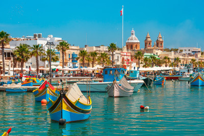 马耳他Marsaxlokk的传统眼船Luzzu