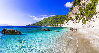 美丽的Skopelos岛-风景如画的Hovolos海滩。斯波拉得岛,希腊