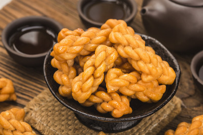茶几上的油条