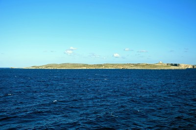 科米诺海岸线和马耳他海。