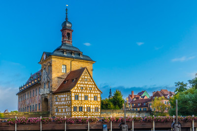 古老的市政厅(Altes Rathaus)位于德国上弗兰科尼亚的历史古城班贝格(Bamberg)，位