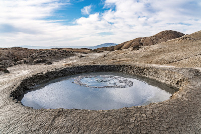 泥火山的大火山口