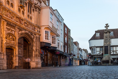 英国肯特郡夏天的坎特伯雷景色