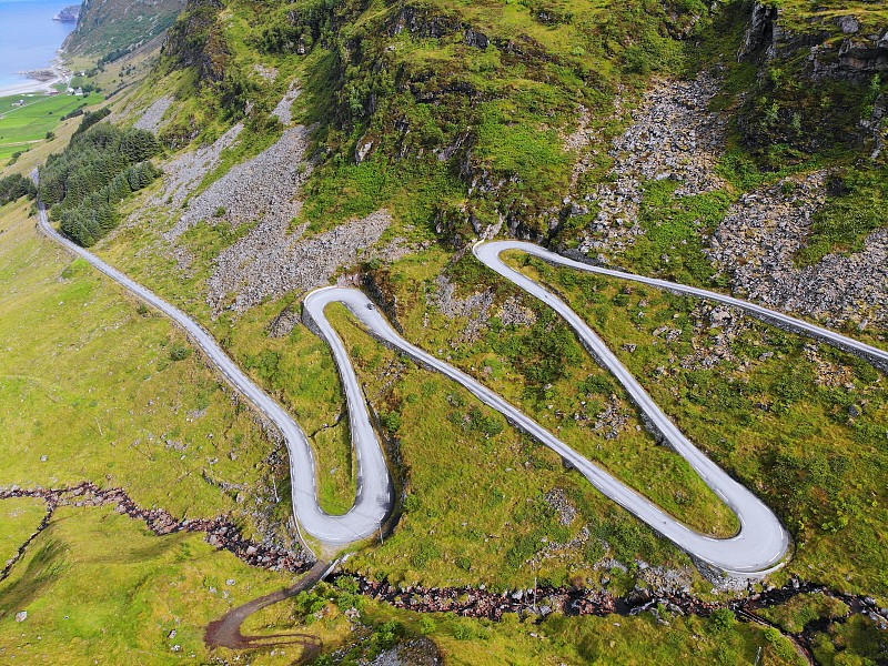 挪威，斯塔德朗代——通往霍德维克的蜿蜒道路