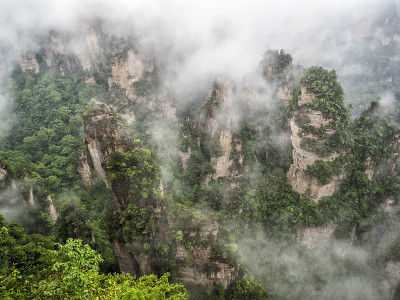 云雾缭绕的袁家界风景区，武陵源，张家界国家森林公园，中国，湖南，亚洲