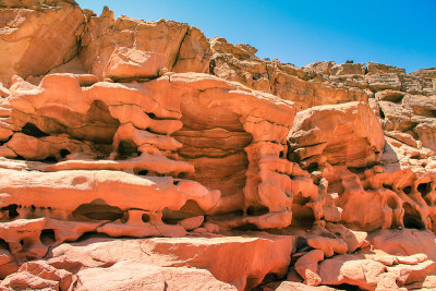 埃及的彩色峡谷。Nuweiba。西奈半岛南部。