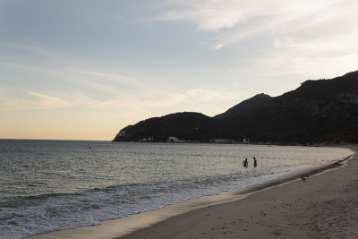 黄昏时分，自然保护区的海滩