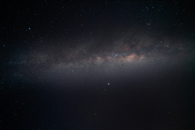 银河和美丽夜空中的星星