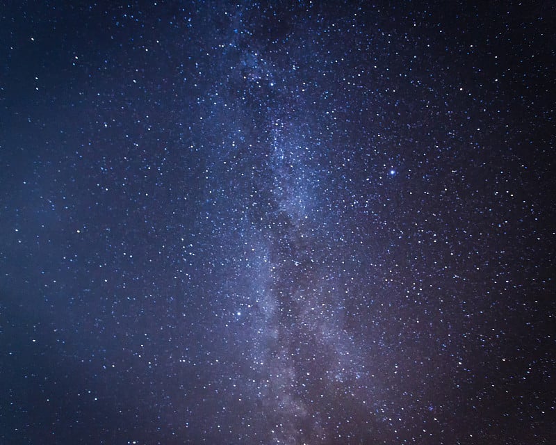 有恒星和太空尘埃的银河系