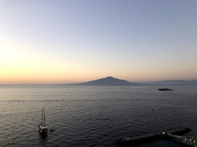 黄昏时的维苏威火山
