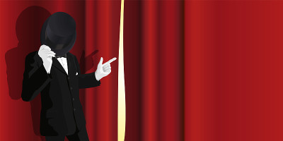 演示背景是一个男人指着拉开的红色幕布。