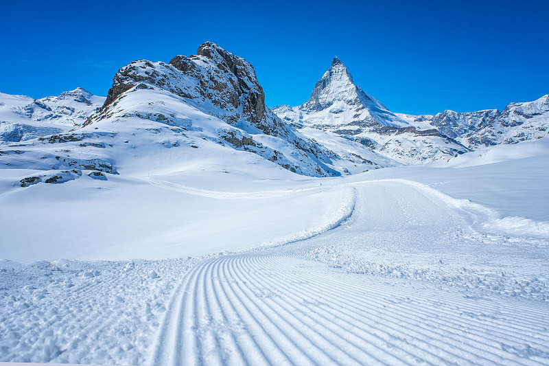 瑞士泽马特雪山马特洪峰美景尽收眼底。