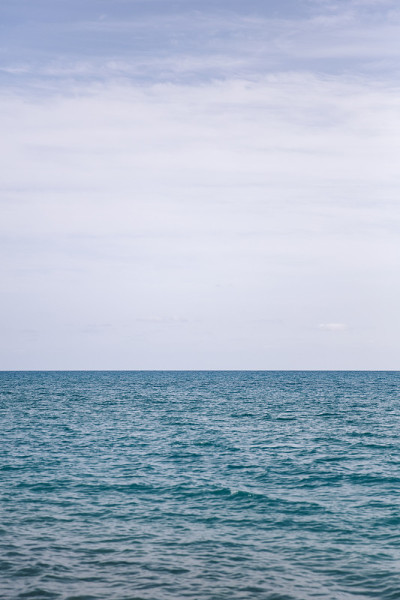 蓝色的大海地平线