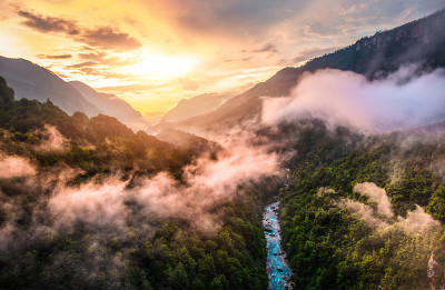 雾在山