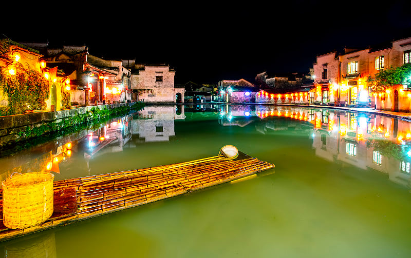 中国安徽宏村古镇夜景