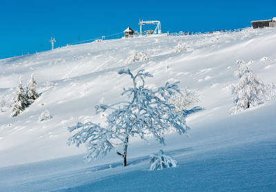 冬季山地雪景