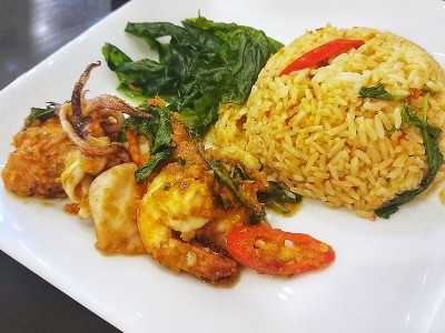 海鲜辣味炒饭。