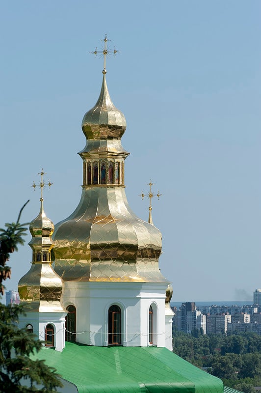 Kiev-Pechersk Lavra的金色domes