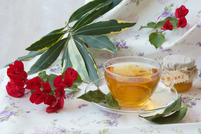 月桂叶蜂蜜凉茶