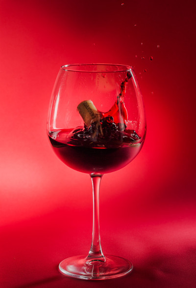 在你快乐的时光里喝鸡尾酒