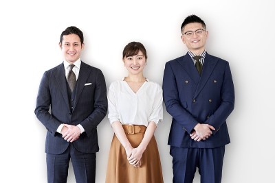亚洲和拉丁商务人士微笑着站在那里