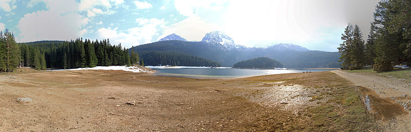Crno黑山湖
